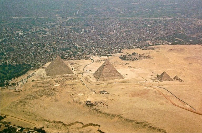Pyramidy nad Káhirou.