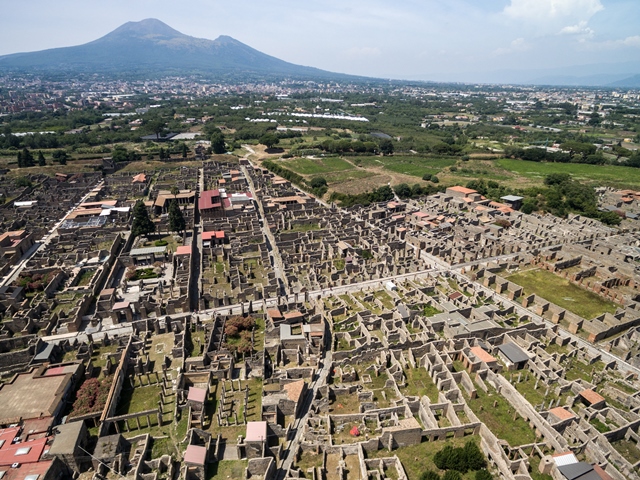 Vykopávky v Pompejích probíhaly snadno, protože město bylo ukryto jen pod sopečným popelem.