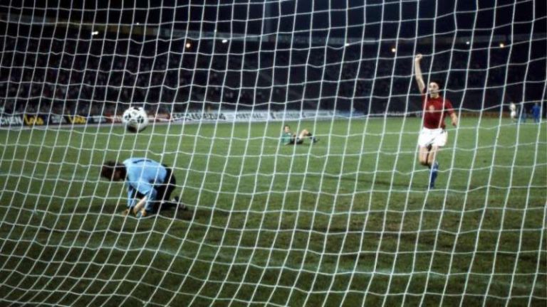 Nejslavnější gól v dějinách československé kopané: penalta Antonína Panenky ve finále ME 1976.