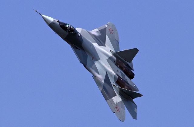 Nejmodernější stíhací letoun ruské armády také využívá technologie stealth. Zatím bylo vyrobeno jen pět zkušebních prototypů.