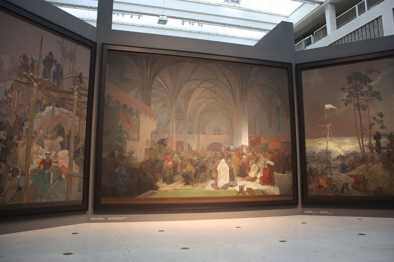 V roce 2012 byla Slovanská epopej vystavena v pražském veletržním paláci.