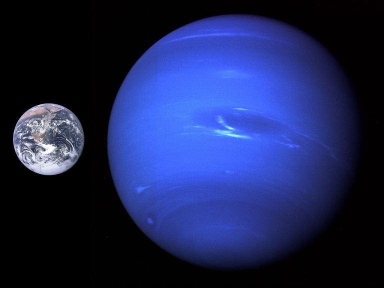 Srovnání velikosti Země a Neptunu.