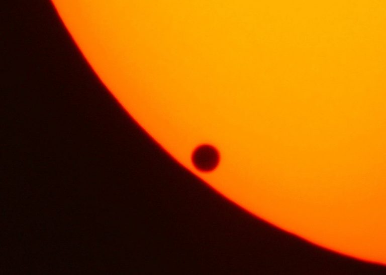 Tranzit Venuše přes Slunce.