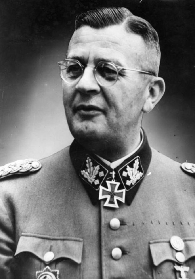 Generál Erich von dem Bach-Zelewski má Kaminského brzy plné zuby. Nechá ho v tichosti popravit.