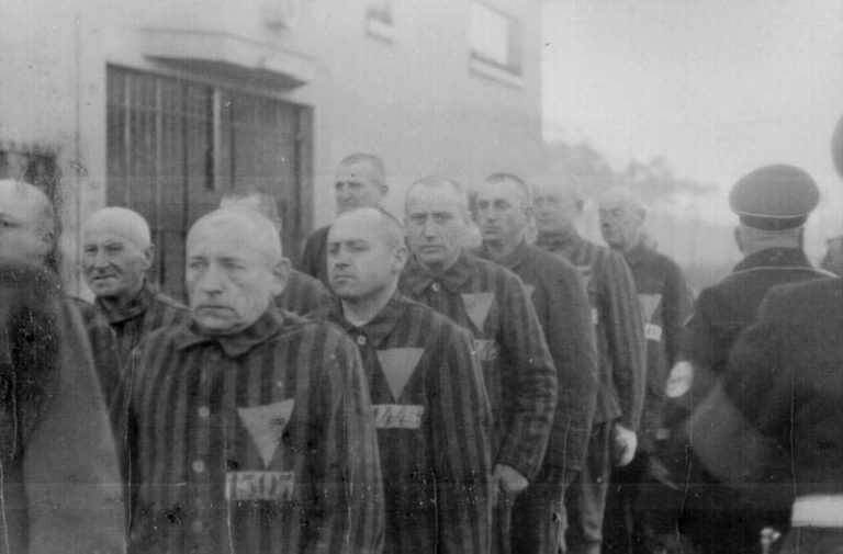 Vězni v Sachsenhausenu nemají zrovna sladký život. Má Zápotocký lepší zacházení?