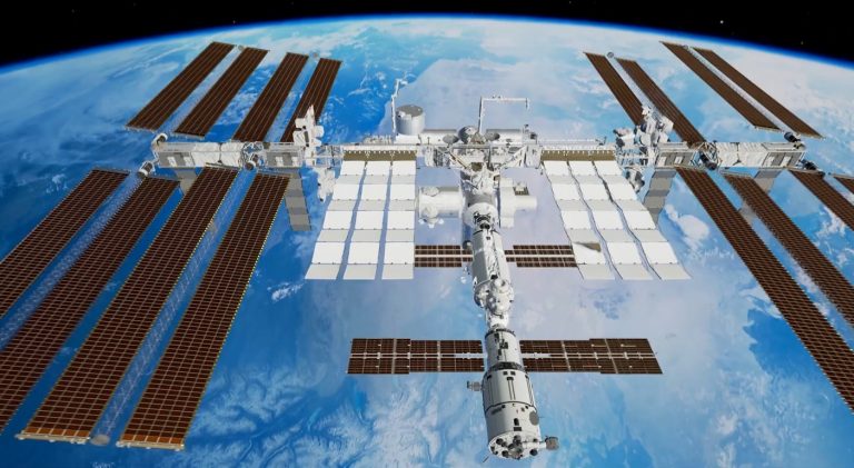 Na ISS probíhají pokusy i s kovy.