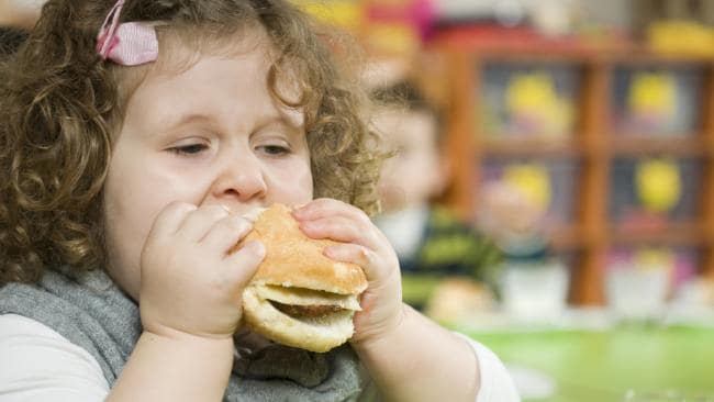 Obezita se kvůli nevhodné stravě vyskytuje už u dětí.