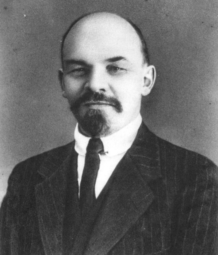 Lenin s osamostatněním Finska souhlasí.