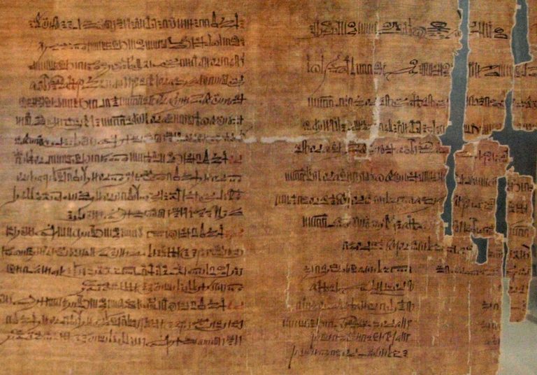 Tzv. Abbottův papyrus, uložený dnes v Britském muzeu v Londýně, zaznamenává podrobnosti o krádeži v královských hrobkách.