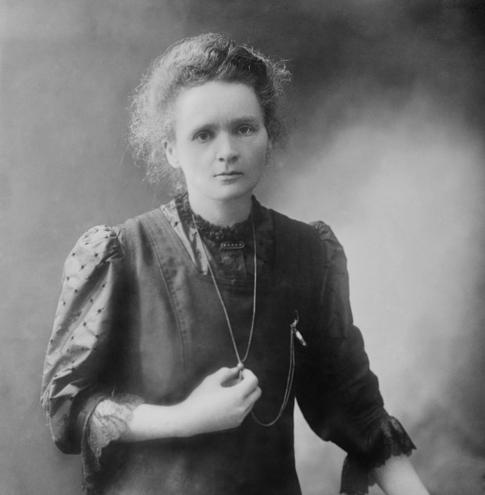 Do elitní čtyřky patří také Marie Curie-Skłodowská, která si podmaní obor fyziky i chemie.