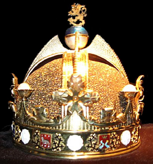 Pro Fridricha Karla nestihli korunu vyrobit. Tato však vznikla podle původního návrhu v 80. letech minulého století.