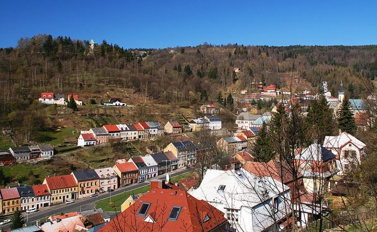 Město Jáchmov se v 16. století proslavilo ražbou stříbrných tolarů a v době největší slávy bylo druhé největší po Praze.