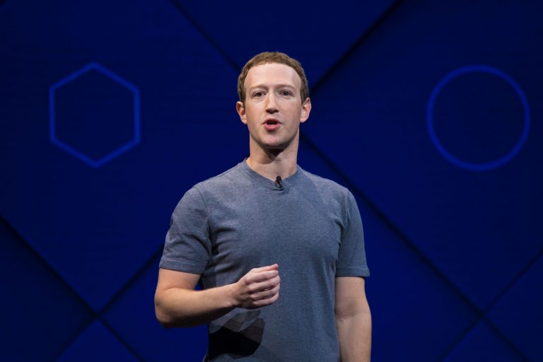 Mark Zuckenberg založil nejslavnější sociální síť facebook.