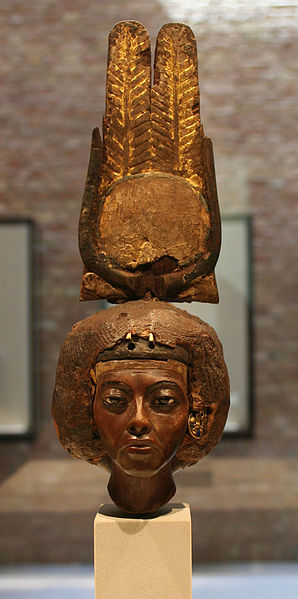 Teje, manželka faraonova písaře Aje prý mohla být Nefertitinou kojnou.