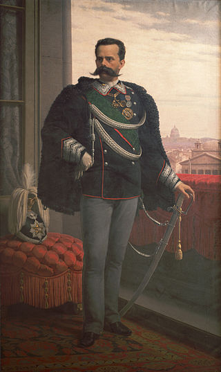 Italský král Umberto I. dorazí s manželkou do Neapole. Jídelníčku ve francouzském stylu už mají plné zuby, chtějí něco místního.