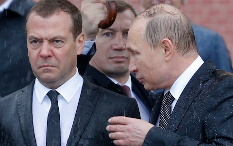 Ruský premiér Medveděv s prezidentem Putinem.