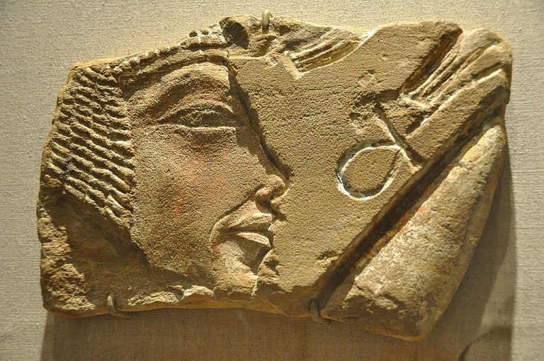 Bez manželky Nefertiti nedá prý vládce ani ránu.