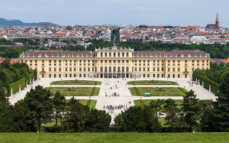 Vídeňský Schönbrunn.