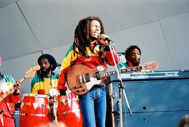 Psi si velmi oblíbili hudbu jamajského zpěváka, kytaristy, skladatele a propagátora stylu reggae Boba Marleyho.