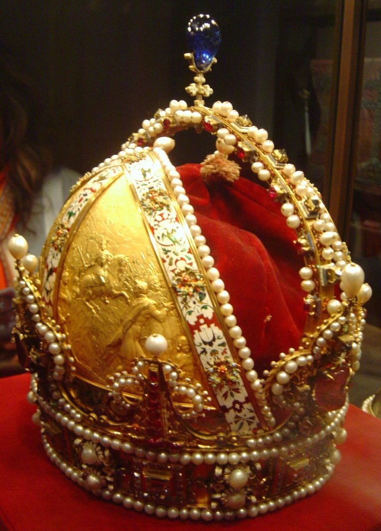 Rudolf II. šetřit neuměl. Honosná byla i jeho císařská koruna.