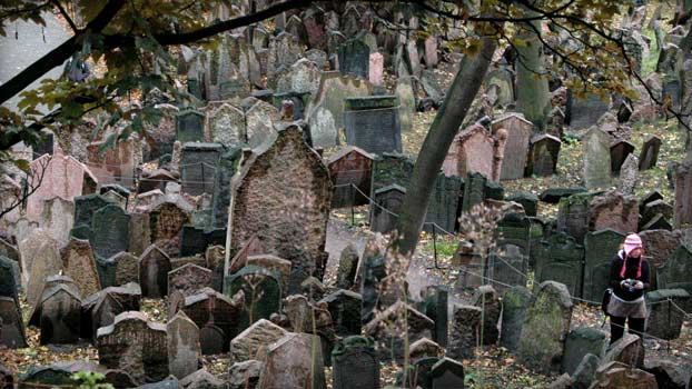 Židovské hřbitovy mají svou neopakovatelnou atmosféru.