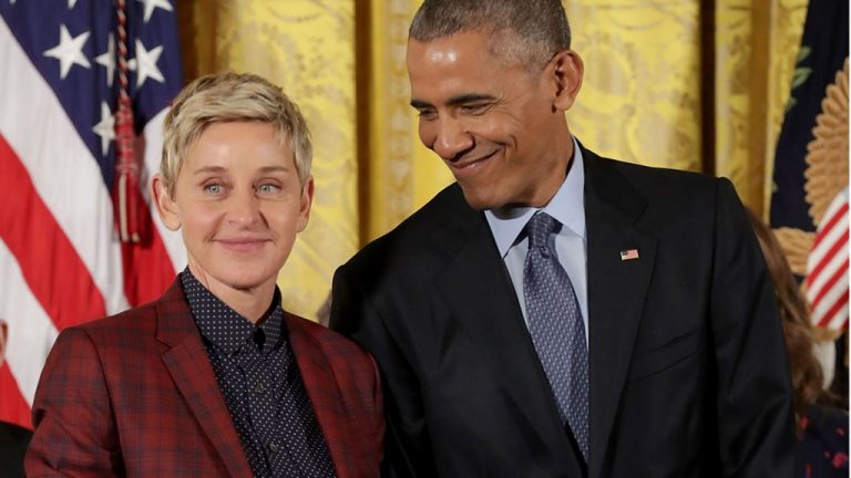 Americký prezident Barack Obama nejdřív přijde do jejího pořadu a následně Ellen na krk pověsí prestižní Medaili svobody.