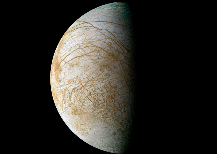 Jeden z možných hostitelů života ve sluneční soustavě: Jupiterův měsíc Europa.