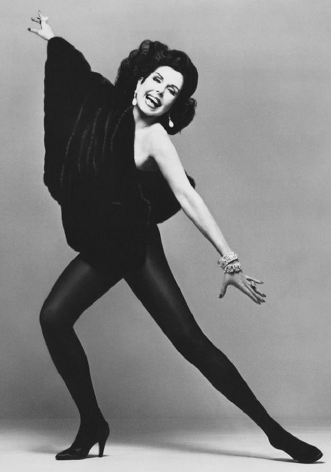Herečka Ann Millerová proslavila punčochové kalhoty.