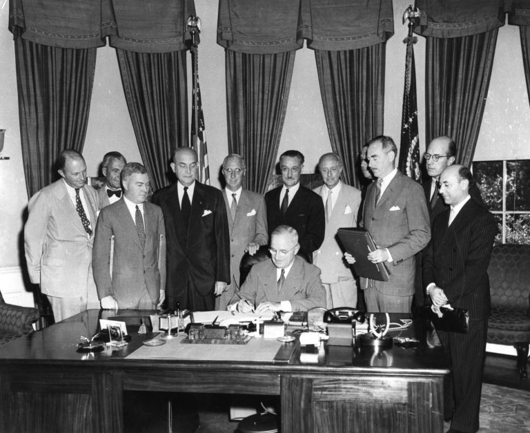 Smlouva o NATO byla podepsána ve Washingtonu.