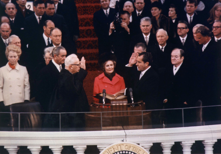 Richard Nixon skládá prezidentskou přísahu, 20. ledna 1969