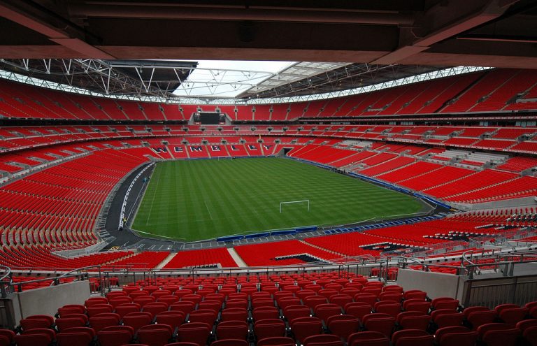 Foster je podepsán i pod stadiónem ve Wembley.