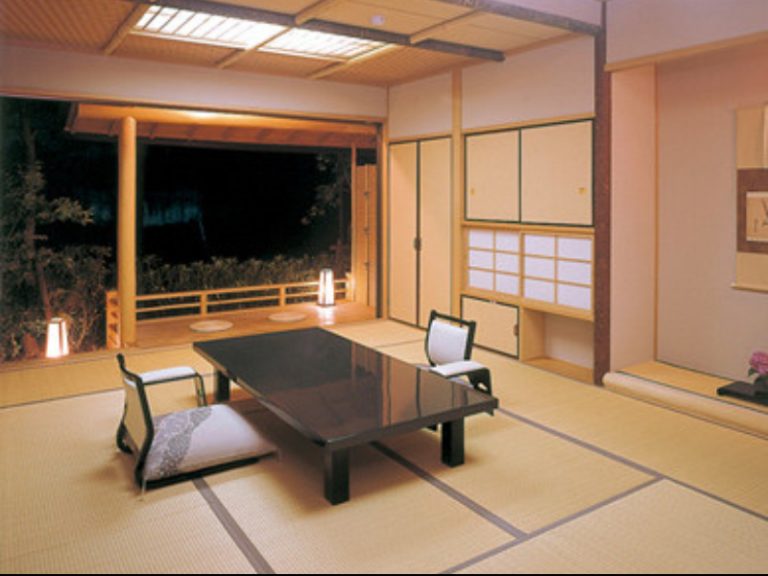 Zařízení v tradičním japonském stylu dotváří neopakovatelnou atmosféru hotelu.