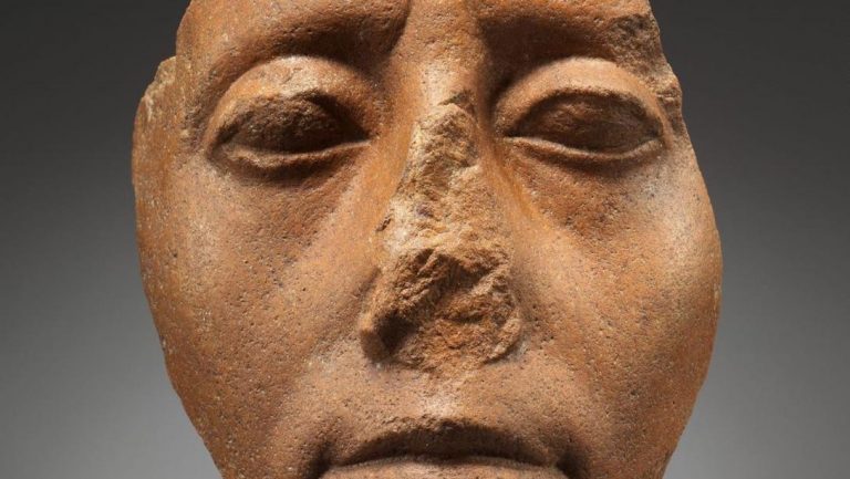 Egypťané věřili, že skrze jejich nosy do soch proudí životní síla.