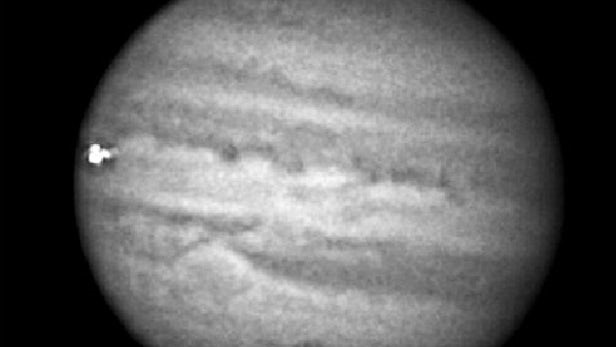 Náraz komety do Jupiteru v roce 1994.