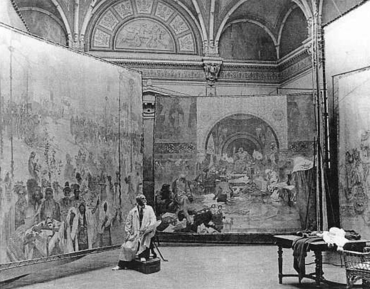 Alfons Mucha věnuje malování Slovanské epopeje celých 18 let svého života. Ovace ale nesklidí.