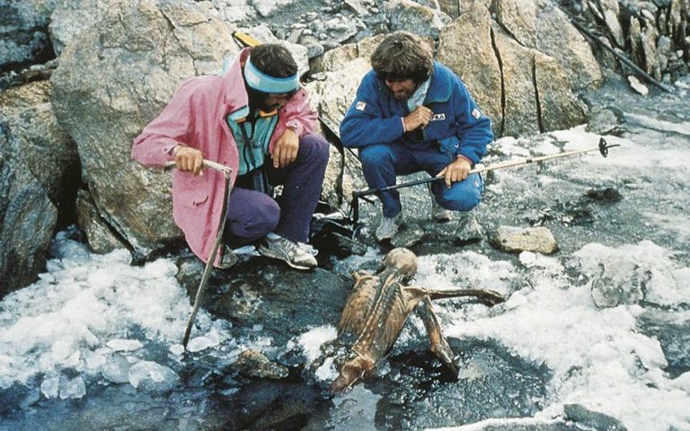 Globální oteplování mění hory v historická naleziště i odkryté hroby. Po 5 000 letech vyplivnou také mumii známou pod jménem Ötzi.