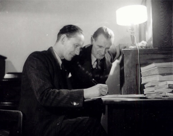 Vladimír Vand se svým strýcem Jaroslavem Křížkem v prosinci 1945.