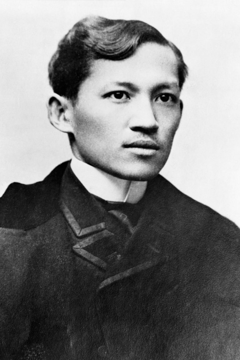 Mladý José Rizal odejde ze školy a zmizí do Evropy. Rodina o tom nic neví.