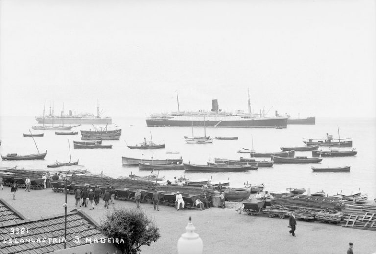 Lancastria kotví v době míru v roce 1930 u portugalské Madeiry.