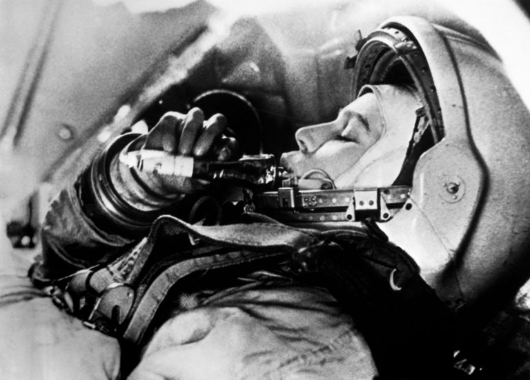 Během letu trpěla kosmonautka kosmickou nemocí.