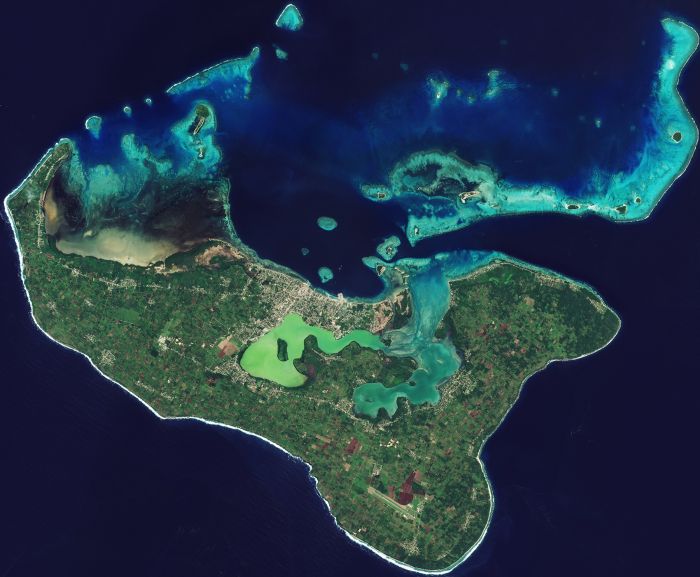 Hlavní město Nuku'alofa souostroví Tonga se nachází na ostrově Tongatapu.