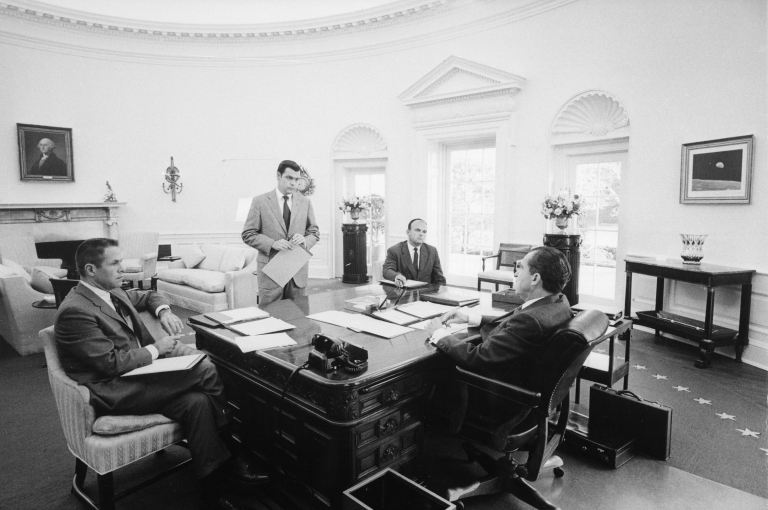 Členové spiknutí H. R. Haldeman, D. Chapin, J. D. Ehrlichman a Richard Nixon v roce 1970.