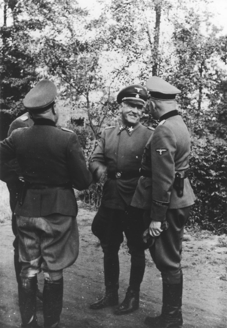 Díky Himmlerovi zamířil Pohl mezi nacistické špičky.