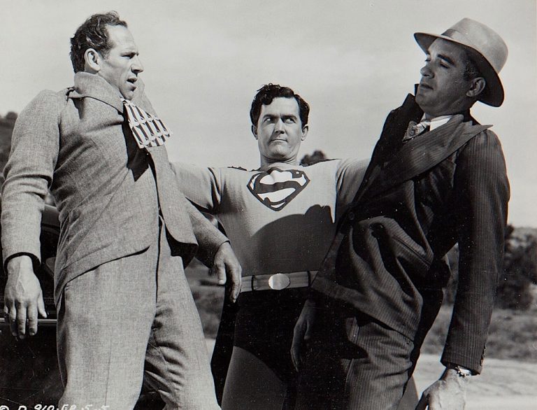 Jako Superman nemá s padouchy slitování. A filmaři nemají na oplátku slitování s ním. O jinou roli nezavadí.