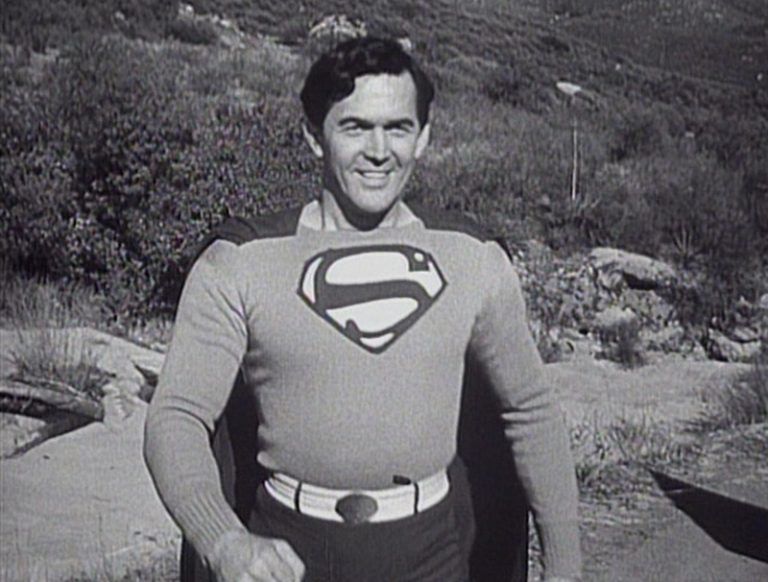 Bud Superman, nebo nic! Alyn prožije většinu své filmové kariéry v jeho stínu.Bud Superman, nebo nic! Alyn prožije většinu své filmové kariéry v jeho stínu.