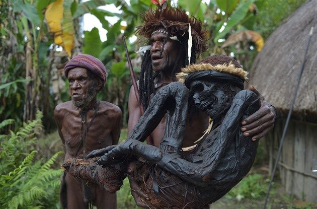 Nemoc se objevila mezi domorodci kmene Fore na Nové Guineji. Nakazili se jí ale pouze kanibalové, kteří rituálně pojídali mozky zemřelých osob, nejčastěji svých předků.