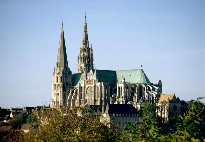 Katedrála v Chartres je považována za vzor čisté gotiky.