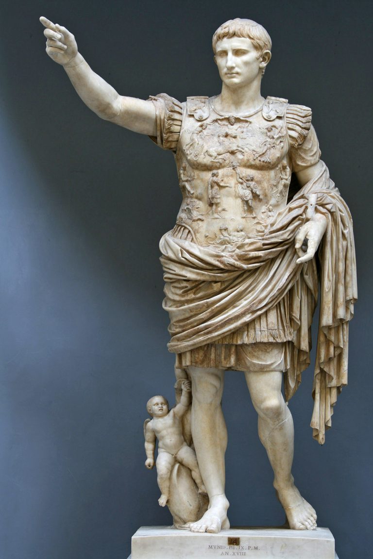 První římský císař Augustus byl z římské porážky zdrcen.
