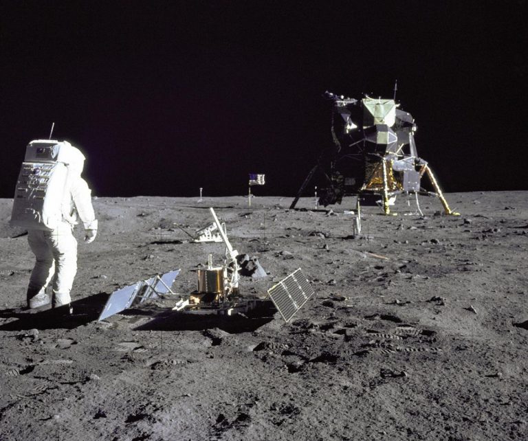 První člověk na Měsíci