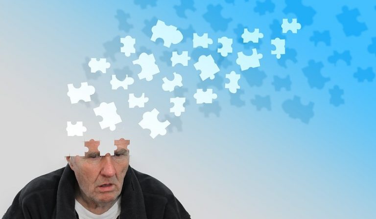 Degenerativní změny v mozkové tkání jsou příčinou závažné choroby s názvem demence.